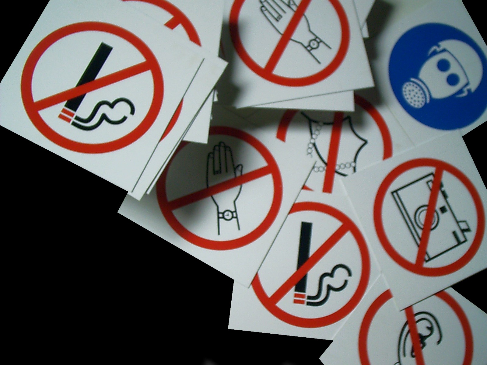 AD14 - Adesivo Proibido Fumar e afins